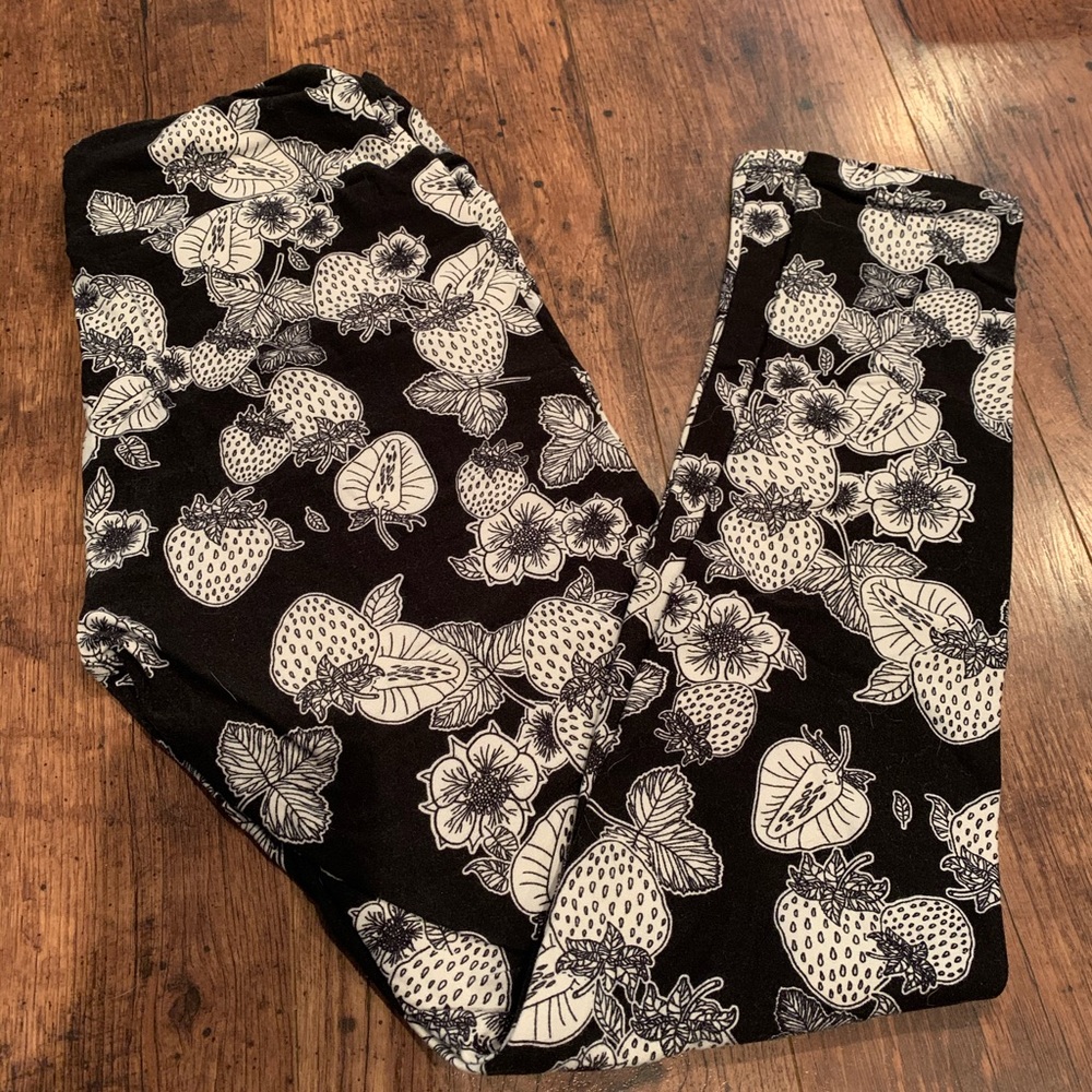 Lularoe one size leggings with strawberries